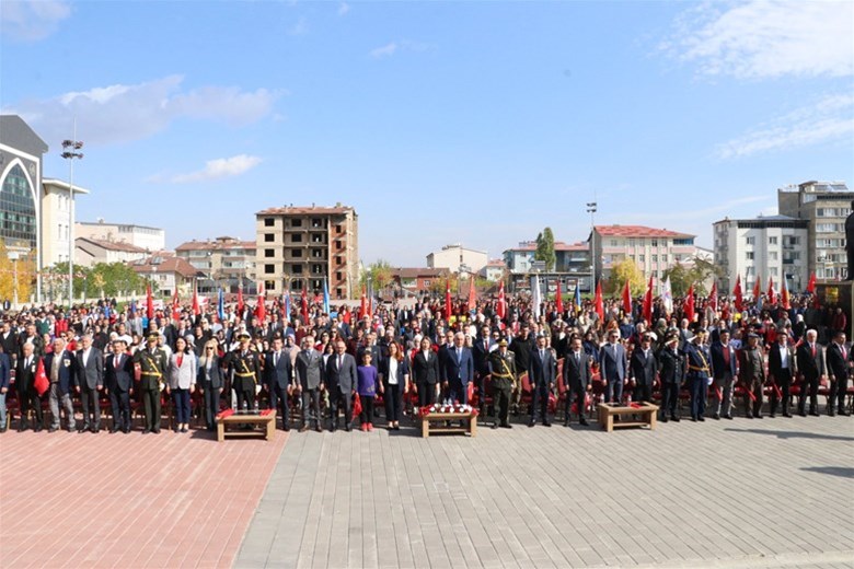 CUMHURİYETİMİZİN 102. YILINDA BİRLİK, GURUR VE COŞKU KENT MEYDANI’NDA!