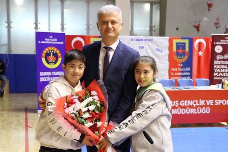 SEVGİ VARSA ENGEL YOKTUR