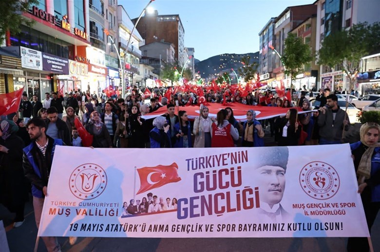 GENÇLİK MEŞALE YÜRÜYÜŞÜ ÇOŞKUYLA GERÇEKLEŞTİRİLDİ