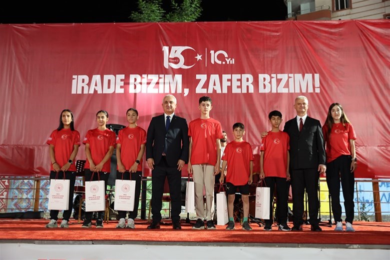 15 TEMMUZ RUHU MUŞ’TA BİRLİK VE BERABERLİKLE YAŞATILDI